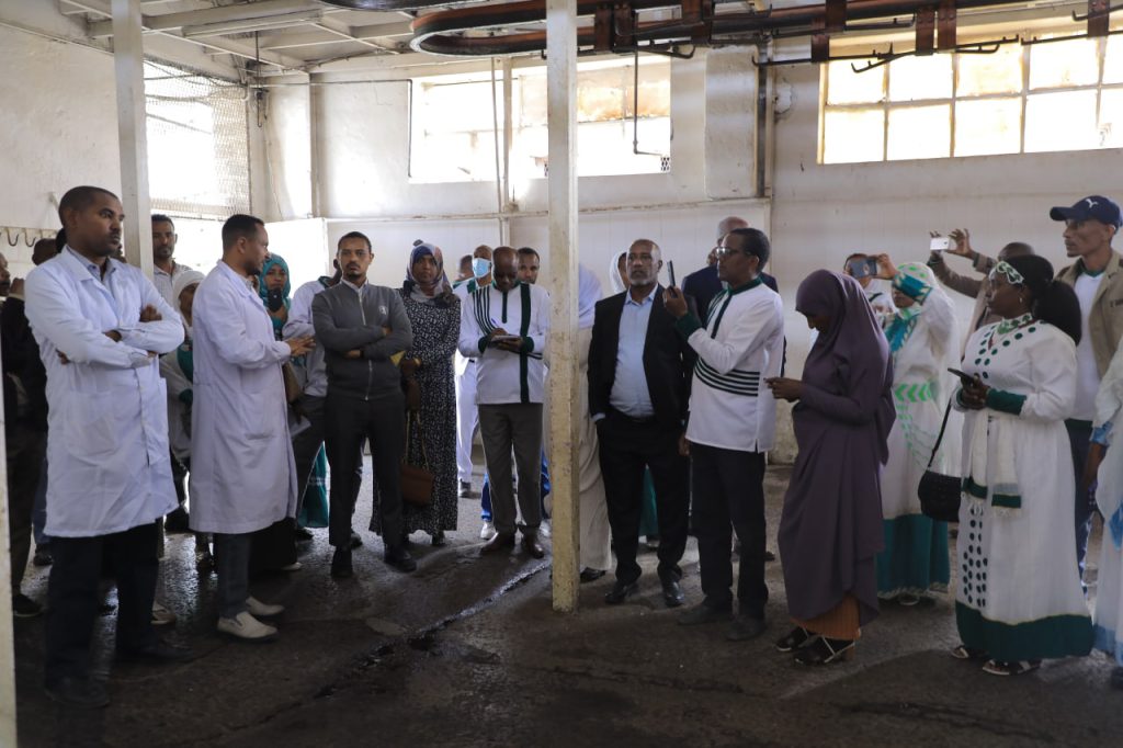 የጅማ ከተማ ምክር ቤት አባላት በአዲስ አበባ ቄራዎች ድርጅት በመገኘት ጉብኝት አደረጉ!